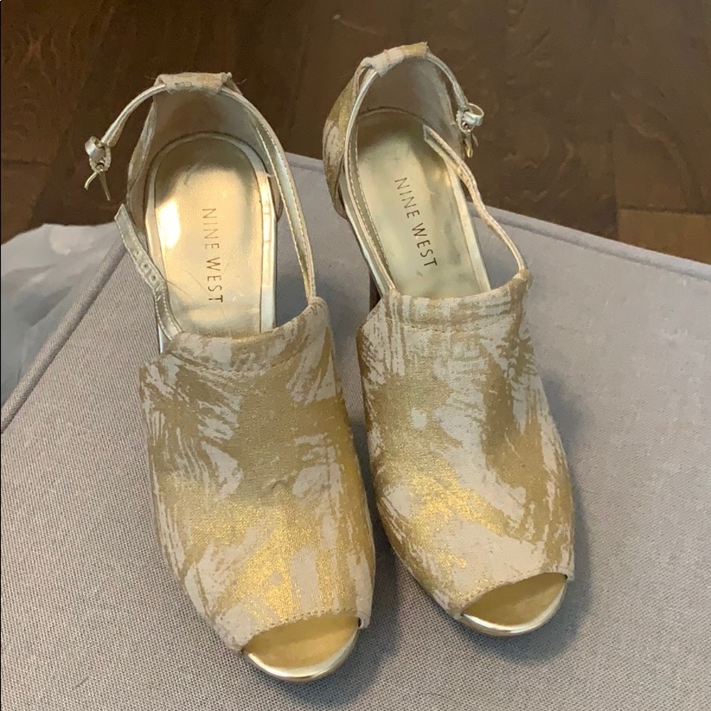 Adorable beachy heels!